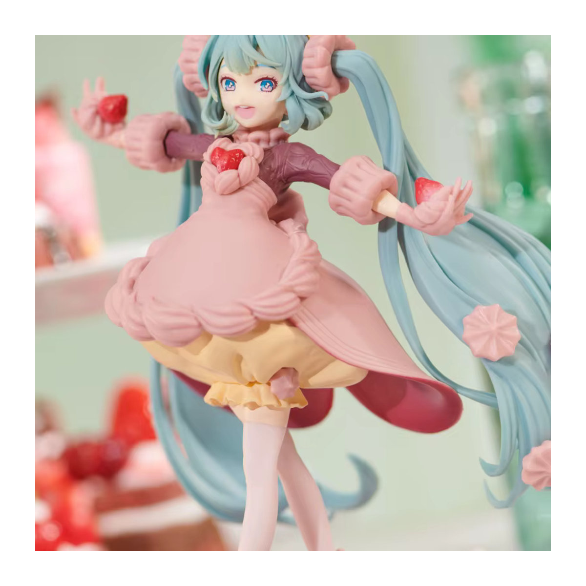 Bandai Hatsune Miku Anime Figur Süße Erdbeere Modell aus Kunststoff, mehrfarbig - Bild 2