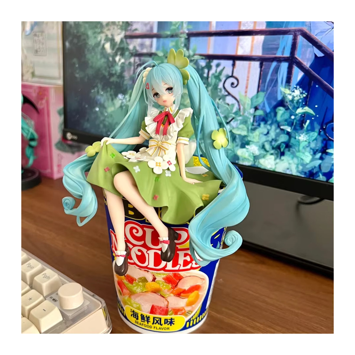 Bandai Hatsune Miku Figur Blumenfee mit vierblättrigem Kleeblatt in mehrfarbigem Design aus Kunstharz - Bild 3