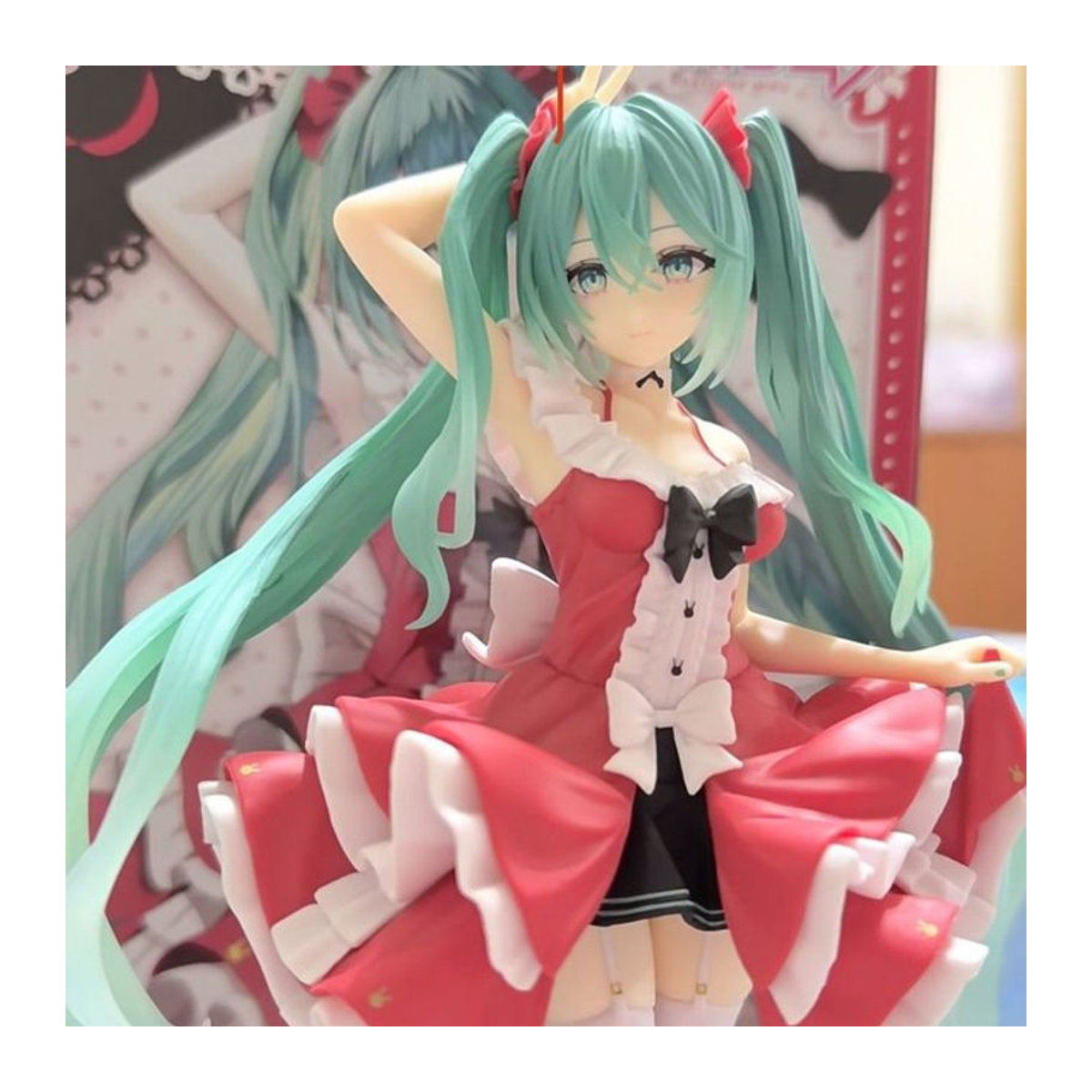 Bandai Hatsune Miku Lolita Anime Figur in Mehrfarbig als dekoratives Modell aus Kunststoff - Bild 1