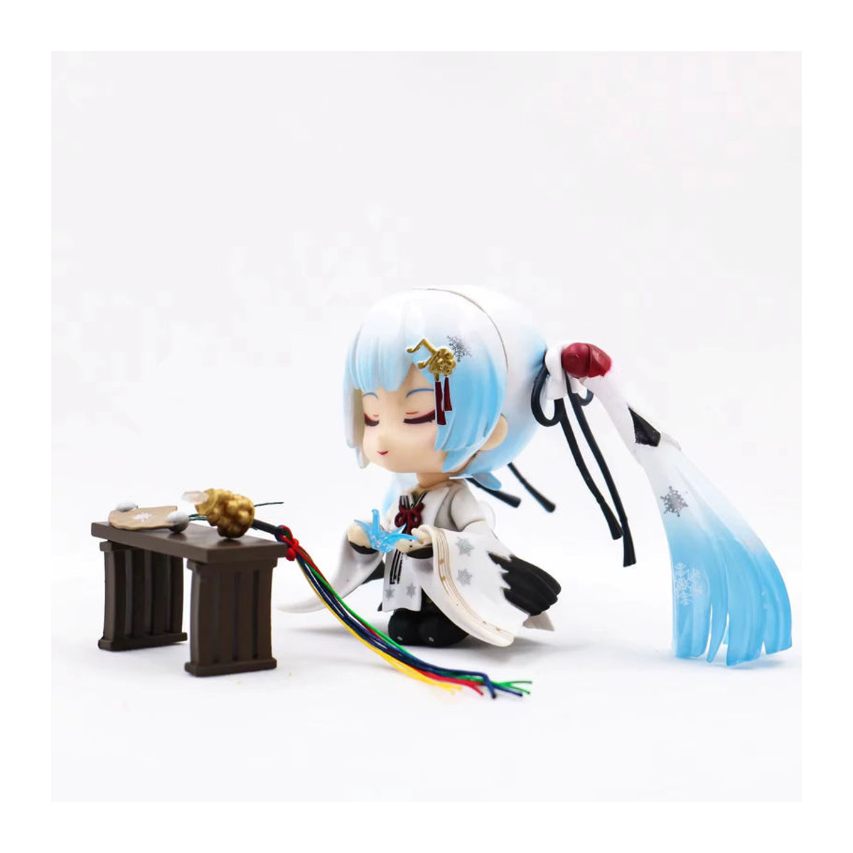 Bandai Hatsune Miku Schnee Hexe Q-Version Actionfigur aus Kunststoff, mehrfarbig, Dekorationsfigur für deinen Schreibtisch - Bild 2