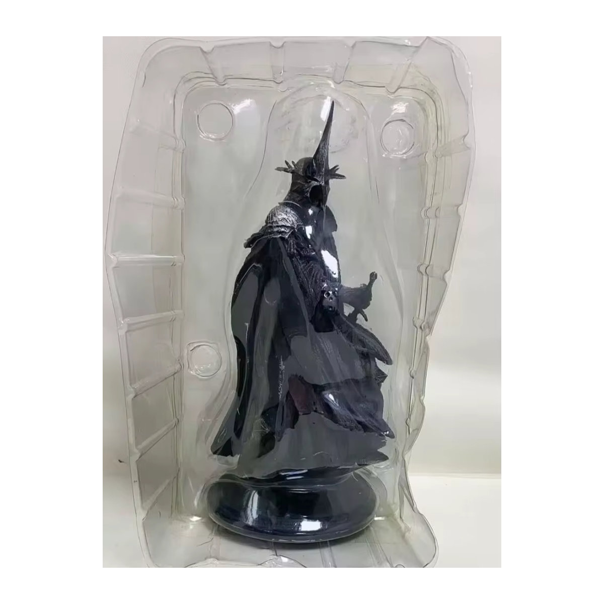 Bandai Herr der Ringe Hexenkönig von Angmar Actionfigur aus Kunststoff in Schwarz, Höhe: 23 cm - Bild 4