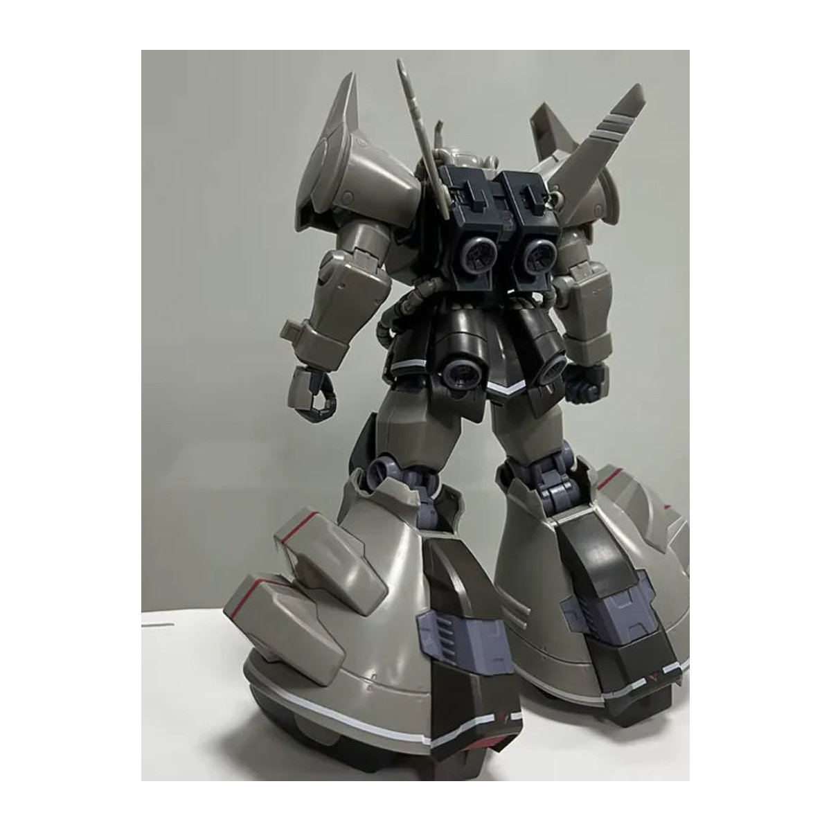 Bandai HG Actionfigur Bausatz 1/144 Gouf Flying Tiger Mecha in Grau aus Kunststoff - Bild 2