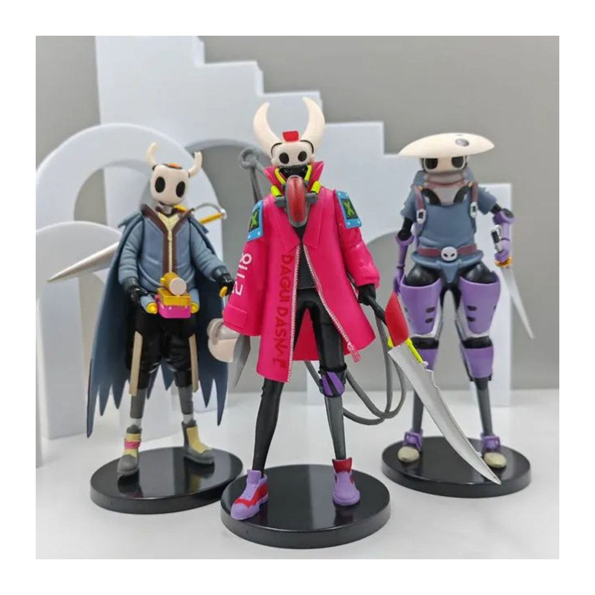 Bandai Hollow Knight Actionfigur im Cyberpunk-Stil als Sammlermodell und Desktop-Dekoration in Lila und Mehrfarbig - Bild 1