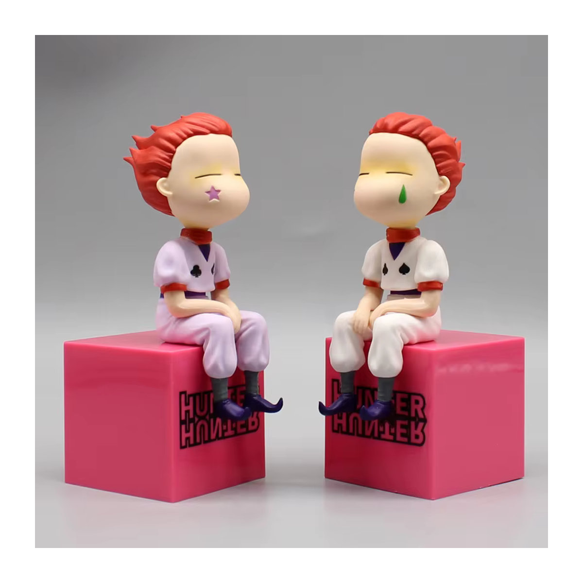 Bandai HUNTER × HUNTER Hisoka Anime Figur Q Edition als weiche Plüschpuppe in Rosa und Mehrfarbig für deine Desktop Dekoration - Bild 1