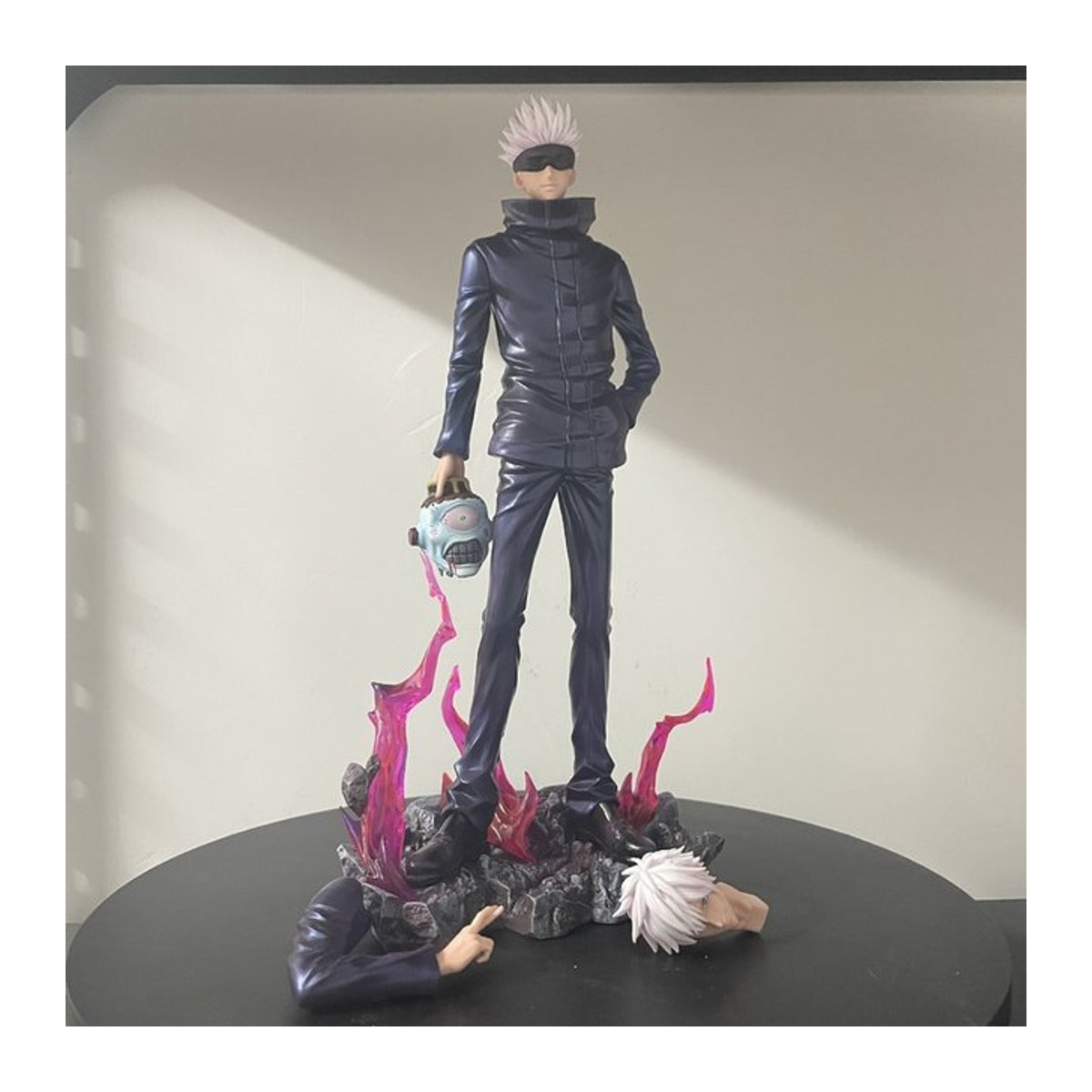 Bandai Jujutsu Kaisen Gojo Satoru Anime Figur in stehender Position, Schwarz, Höhe: 33 cm - Bild 1