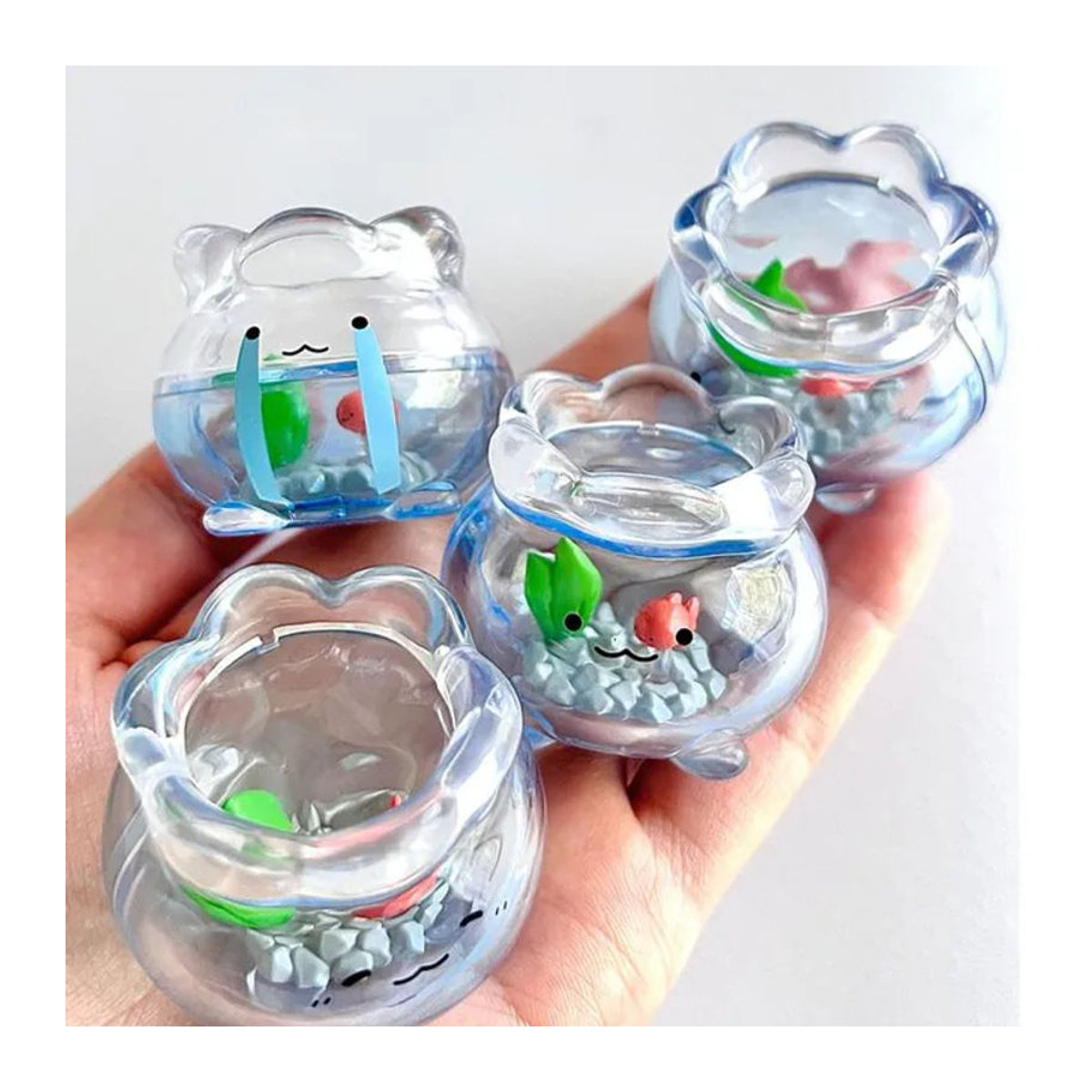 Bandai Jun Expression Blind Box Kawaii Mini-Figur Transparentes Mini-Goldfisch-Aquarium aus Kunststoff zur Desktop-Dekoration - Bild 1