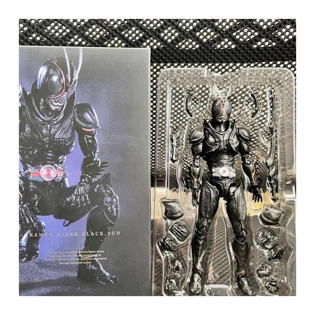 Bandai Kamen Rider Black Sun Anime Figur aus Kunststoff, Schwarz, Höhe: 15 cm - Bild 1