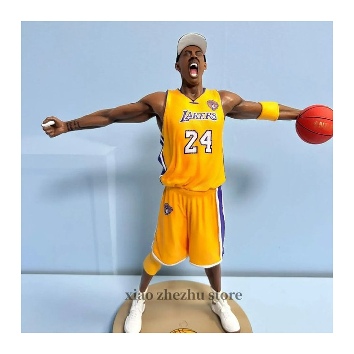 Bandai Kobe Bryant Black Mamba Actionfigur für Kinder in Schwarz und Gelb - Bild 1