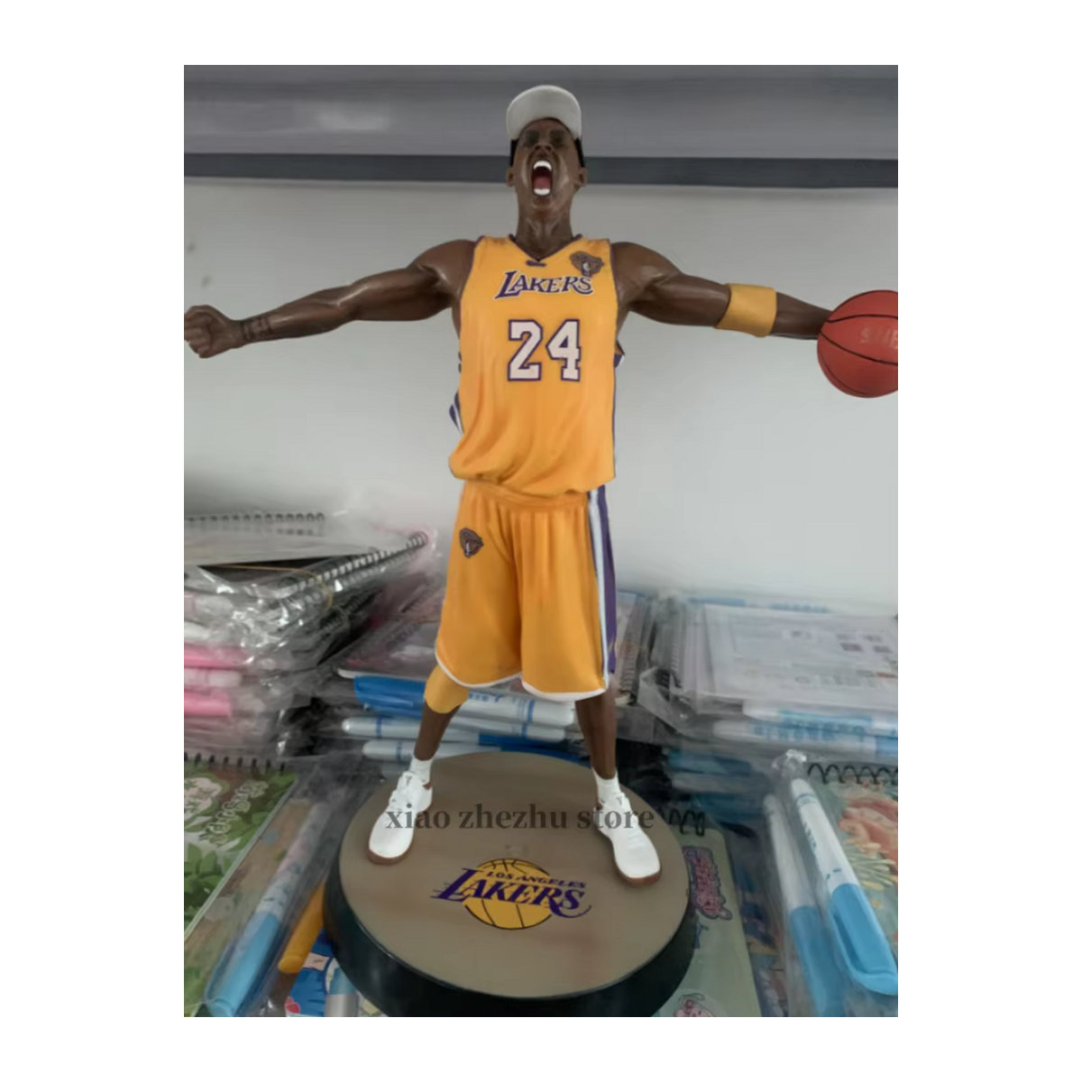 Bandai Kobe Bryant Black Mamba Actionfigur für Kinder in Schwarz und Gelb - Bild 2