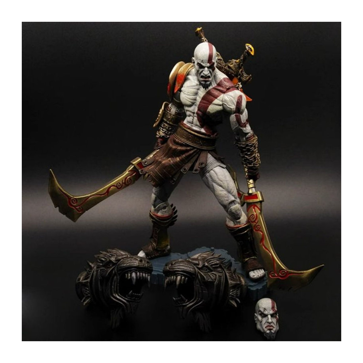 Bandai Kratos und Sohn Figurenmodell in limitierter Auflage, mehrfarbige bewegliche Sammelfigur aus Kunststoff, Höhe: 17,78 cm - Bild 1