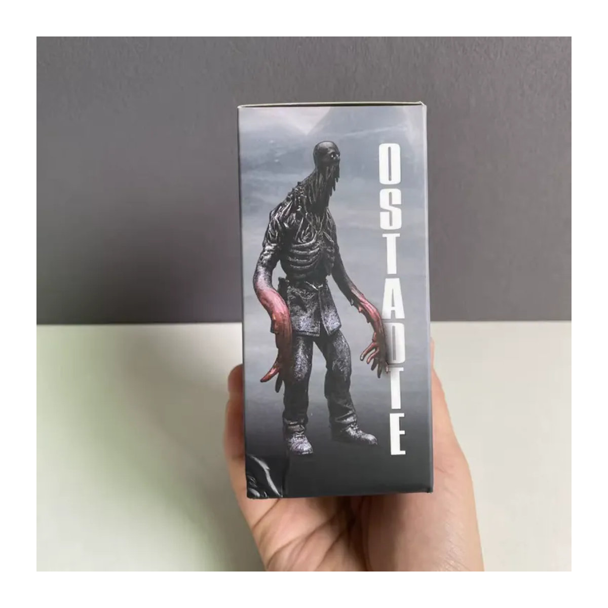 Bandai Metro Exodus Skelettfigur Sammlerfigur aus Kunststoff in Schwarz - Bild 3
