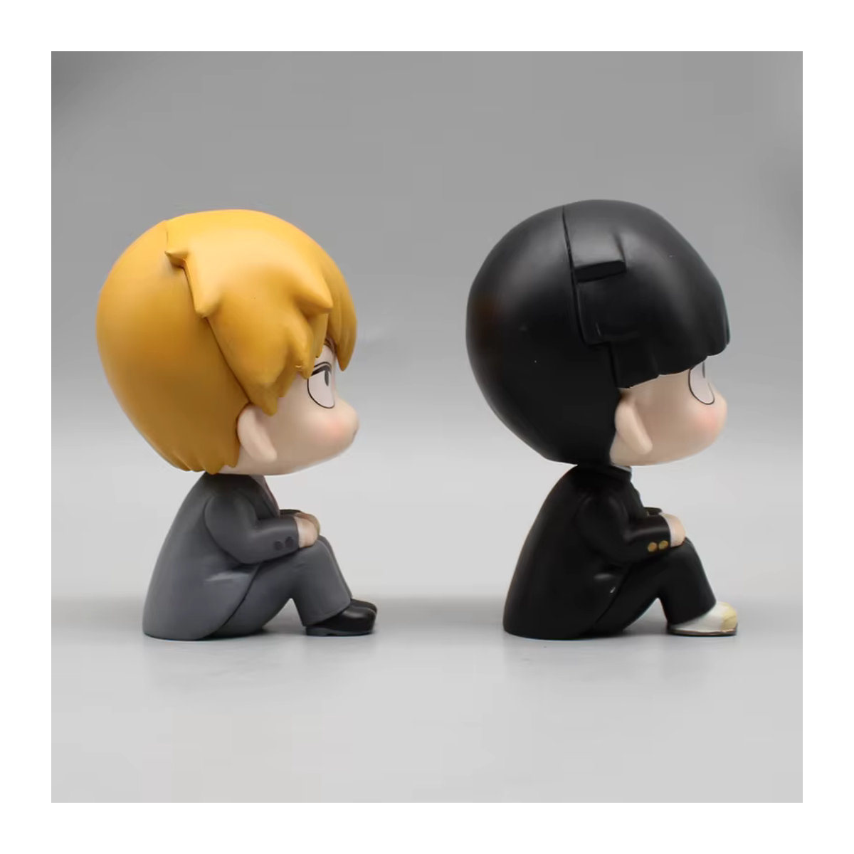Bandai Mob Psycho 100 Anime Figur Reigen Arataka Q Edition Sitting Palm Series Mehrfarbig - Bild 2