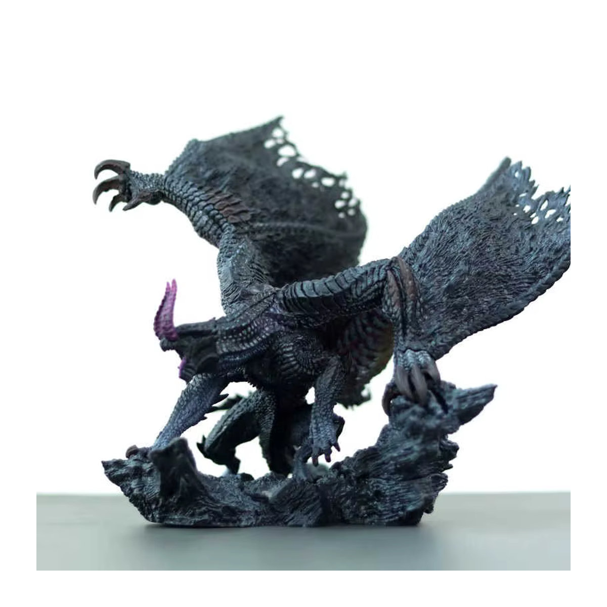 Bandai Monster Hunter Resonance Series Gore Magala Actionfigur in Schwarz aus Kunstharz - Bild 2