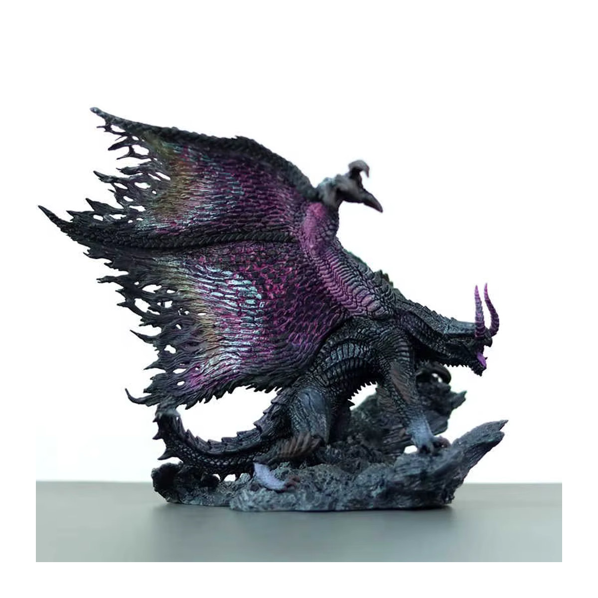 Bandai Monster Hunter Resonance Series Gore Magala Actionfigur in Schwarz aus Kunstharz - Bild 3