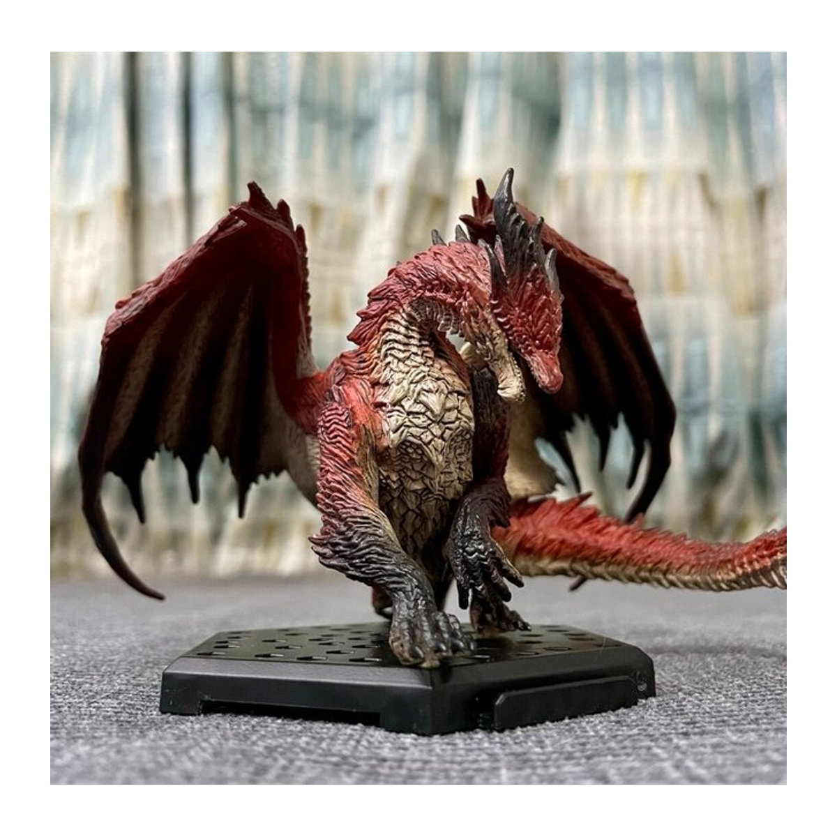 Bandai Monster Hunter World Ice Borne Safijiiva Actionfigur in Rot - Bild 1