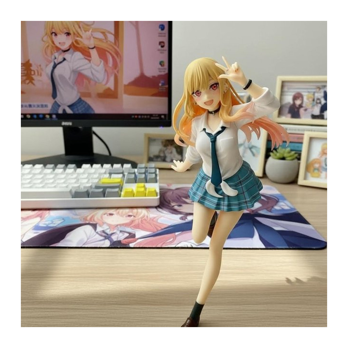Bandai My Dress-up Darling Kitagawa Marin Actionfigur in Schuluniform, mehrfarbig, stehend - Bild 1
