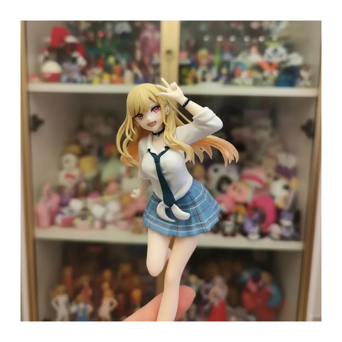 Bandai My Dress-up Darling Kitagawa Marin Actionfigur in Schuluniform, mehrfarbig, stehend - Bild 3