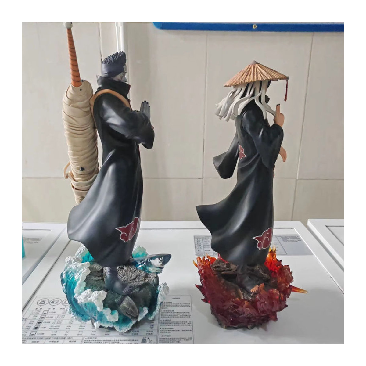 Bandai Naruto Hoshigaki Kisame Akatsuki Anime Figur aus Kunstharz in Schwarz stehend - Bild 1