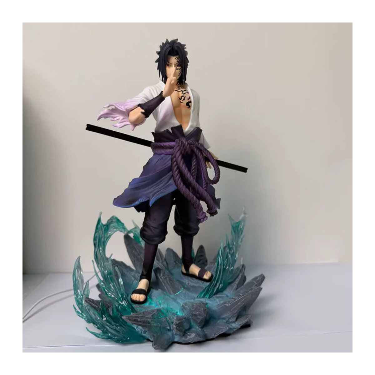 Bandai Naruto Uchiha Sasuke Actionfigur aus Kunststoff in Mehrfarbig als Schreibtischdekoration für Erwachsene - Bild 3
