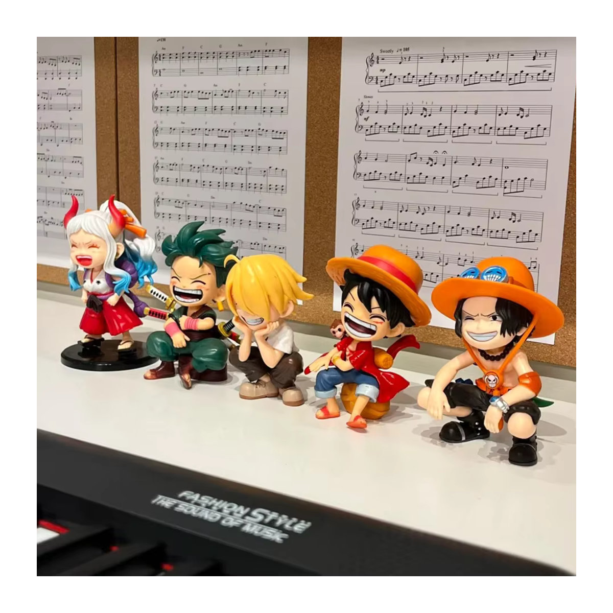 Bandai One Piece Anime-Figur Sitzender Lachender Luffy Actionfigur in Mehrfarbig - Bild 2
