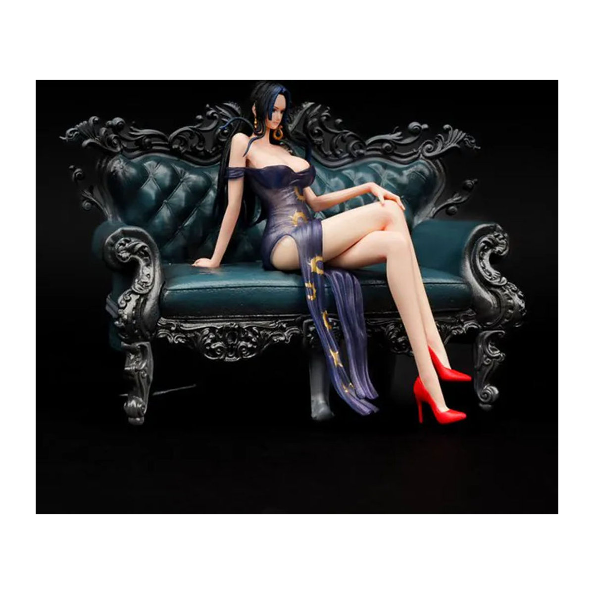 Bandai One Piece GK Sofa Figur Boa Hancock und Nami Suit Thug Series Sammlerstück Ornament Modell, mehrfarbig, Höhe: 21 cm - Bild 1