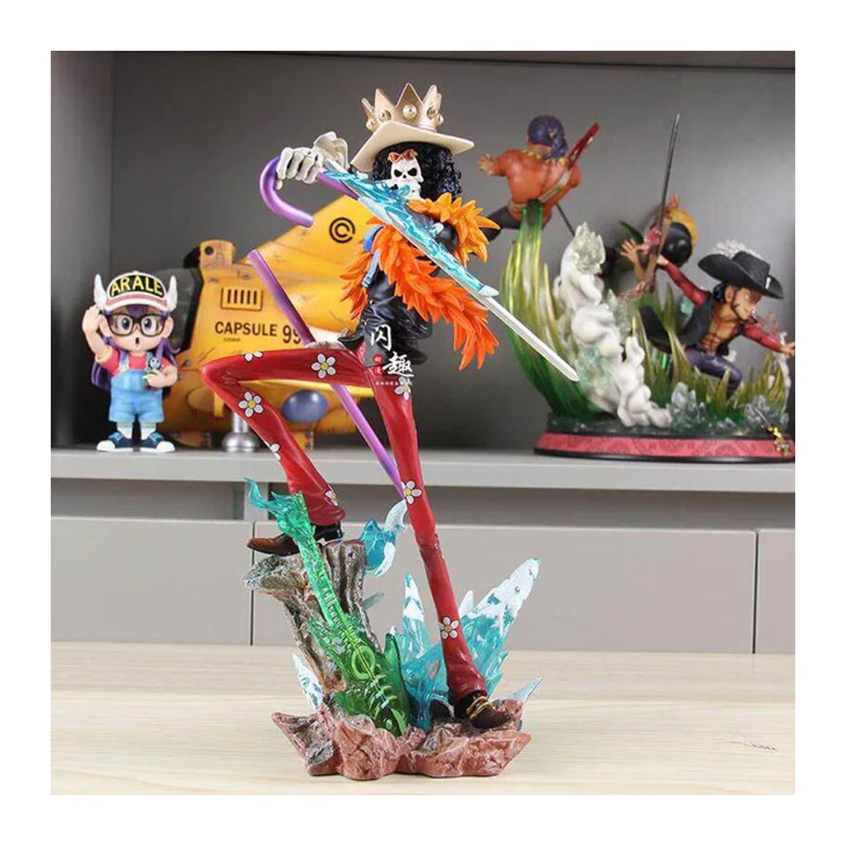 Bandai One Piece King Brook Actionfigur aus Kunststoff, mehrfarbiges Sammlermodell der Strohhut-Crew zur Desktop-Dekoration - Bild 1