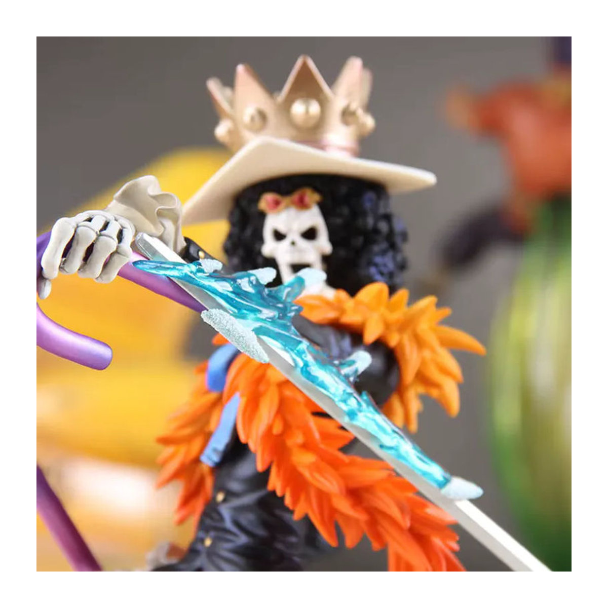 Bandai One Piece King Brook Actionfigur aus Kunststoff, mehrfarbiges Sammlermodell der Strohhut-Crew zur Desktop-Dekoration - Bild 2