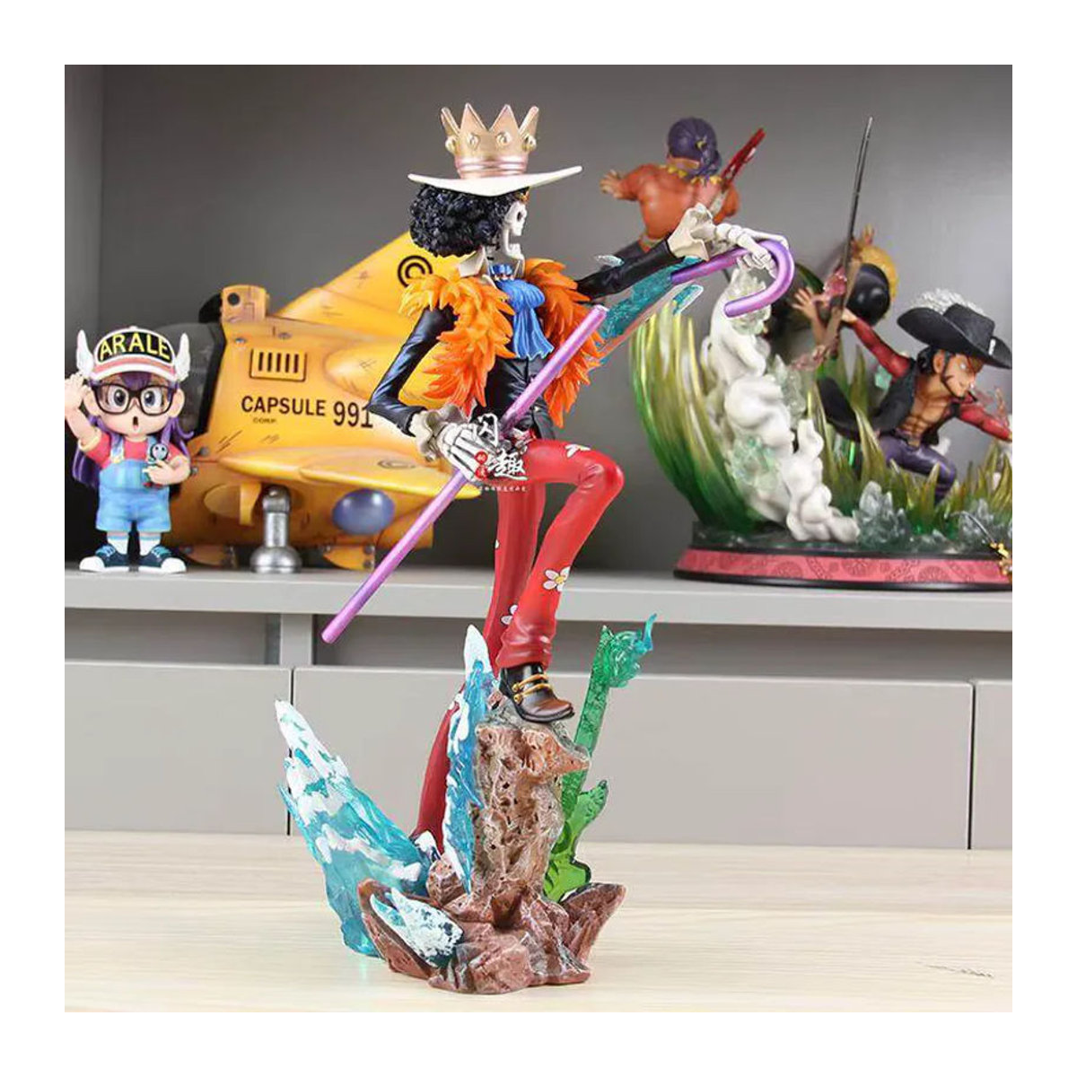 Bandai One Piece King Brook Actionfigur aus Kunststoff, mehrfarbiges Sammlermodell der Strohhut-Crew zur Desktop-Dekoration - Bild 3