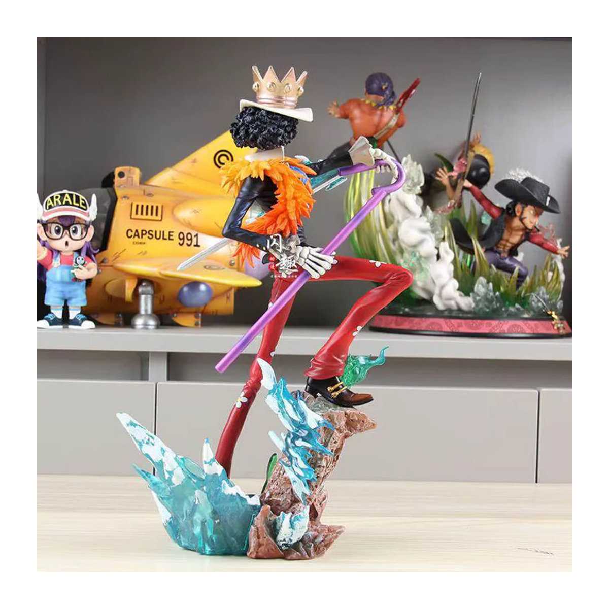 Bandai One Piece King Brook Actionfigur aus Kunststoff, mehrfarbiges Sammlermodell der Strohhut-Crew zur Desktop-Dekoration - Bild 4