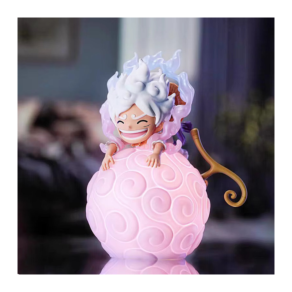 Bandai One Piece Luffy Gear 5 Teufelsfrucht Nachtlicht Kawaii Anime-Figur Tischlampe in Bunt - Bild 1