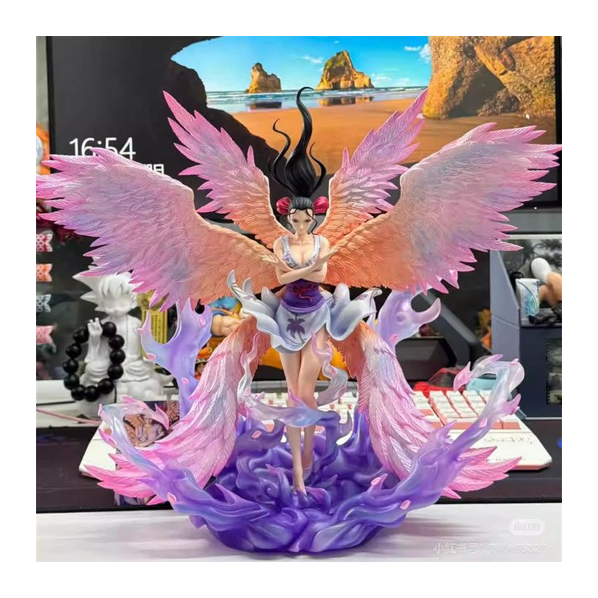 Bandai One Piece Nico Robin Six Wings Anime Figur aus PVC in Weiß und Mehrfarbig - Bild 1