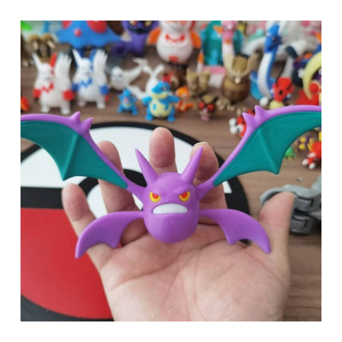 Bandai Pokemon Golbat Crobat Action Figure Statue Modell in Lila als Desktop Dekoration aus Kunststoff - Bild 1