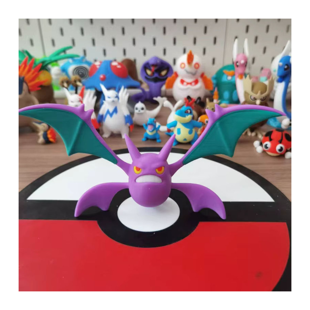 Bandai Pokemon Golbat Crobat Action Figure Statue Modell in Lila als Desktop Dekoration aus Kunststoff - Bild 2
