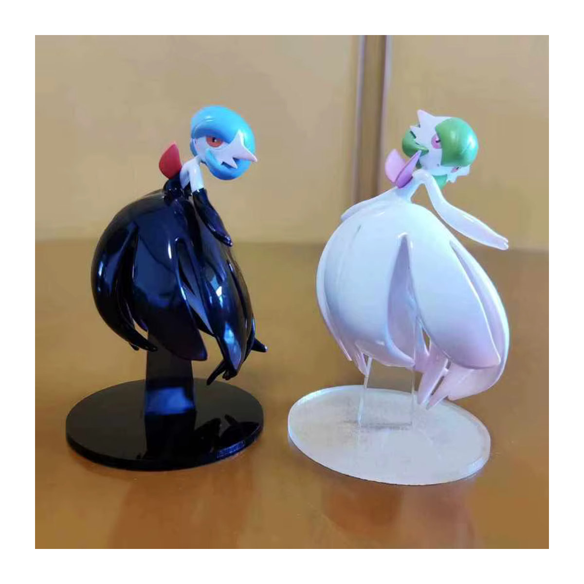 Bandai Pokémon Mega Gardevoir und Shiny Gardevoir Actionfiguren Set aus Kunststoff, mehrfarbig - Bild 2