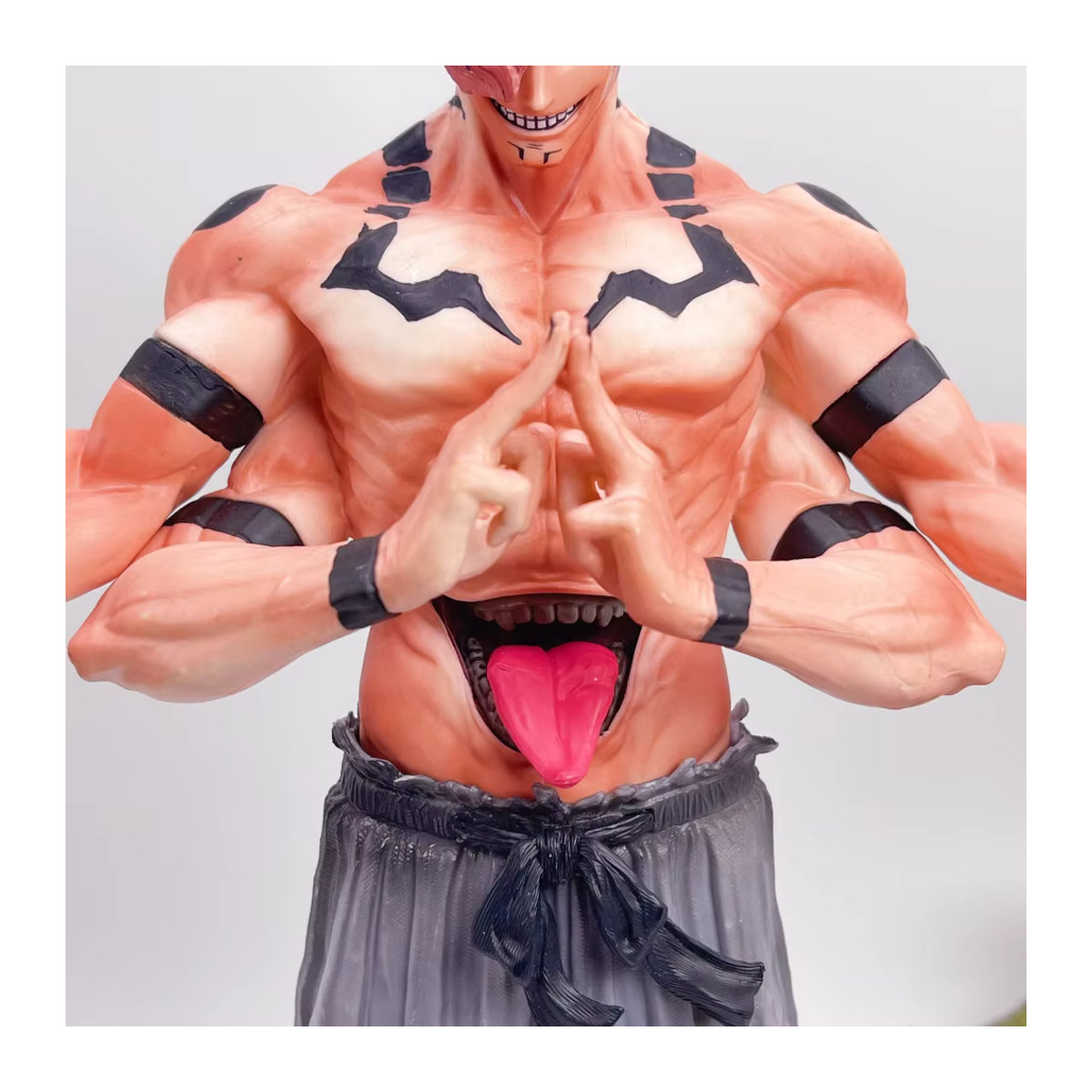 Bandai Ryomen Sukuna Fluchkönig Figur aus Jujutsu Kaisen, mehrfarbige Actionfigur aus Kunstharz für deine Tischdekoration - Bild 3