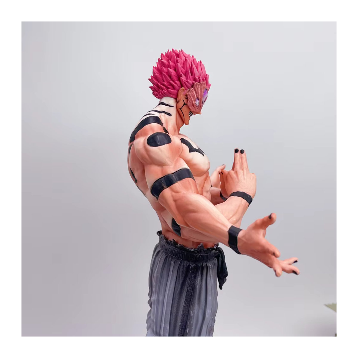 Bandai Ryomen Sukuna Fluchkönig Figur aus Jujutsu Kaisen, mehrfarbige Actionfigur aus Kunstharz für deine Tischdekoration - Bild 4