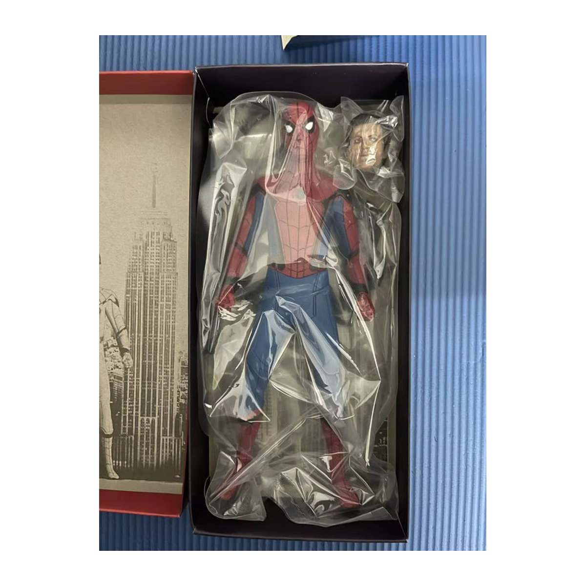 Bandai Spiderman Actionfigur aus Kunststoff, bewegliche PVC-Statue für Sammler und Dekoration, Höhe: 28 cm, mehrfarbig - Bild 4