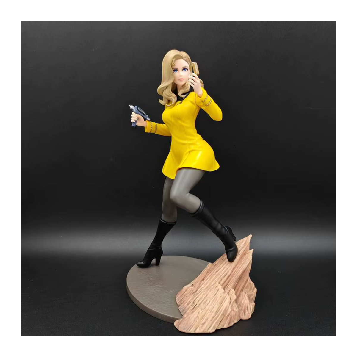 Bandai Star Trek Commander PVC-Standfigur in Gelb, 22 cm Höhe, Anime-Mädchen Modellstatue als Sammlerstück und Desktop-Ornament - Bild 1