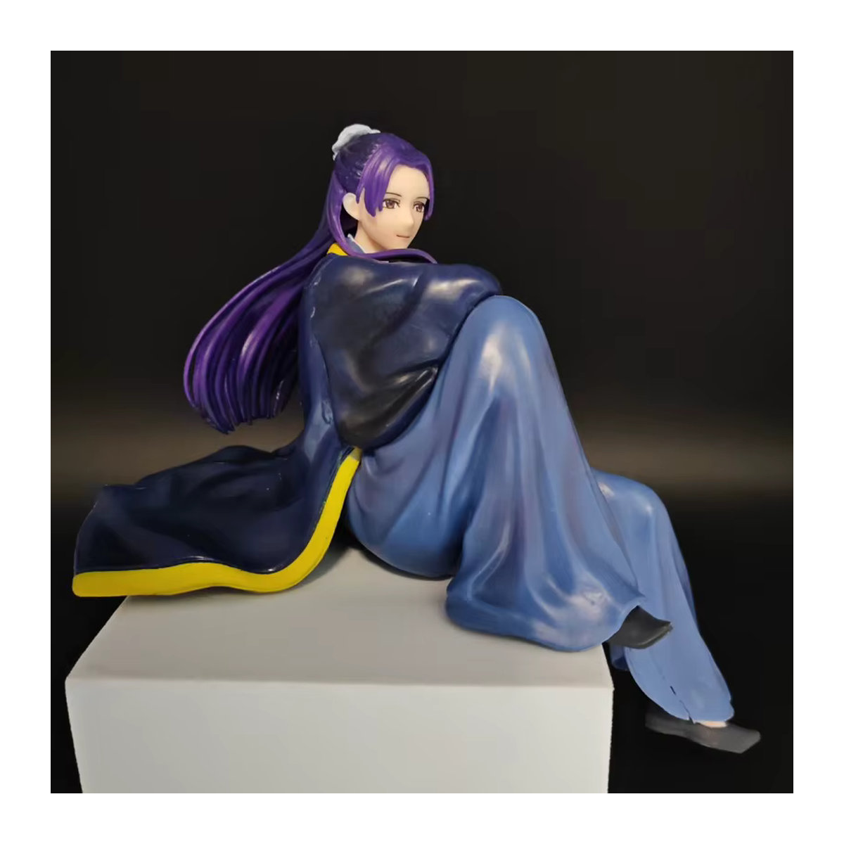 Bandai The Apothecary Diaries Jinshi Anime-Figur in sitzender Pose, mehrfarbiges PVC-Modell für Sammler - Bild 3