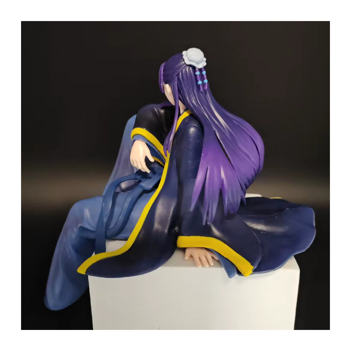 Bandai The Apothecary Diaries Jinshi Anime-Figur in sitzender Pose, mehrfarbiges PVC-Modell für Sammler - Bild 4