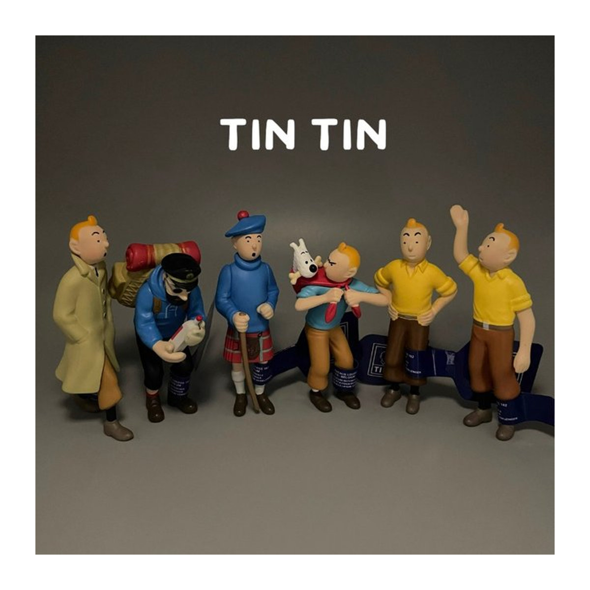 Bandai Tintin Hund Captain Figur aus Kunststoff, mehrfarbig - Bild 1