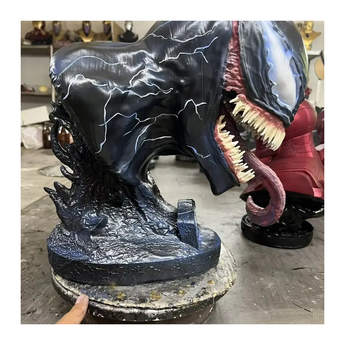 Bandai Vintage Büste Figur aus Kunstharz in Schwarz als dekoratives Sammlerstück - Bild 4