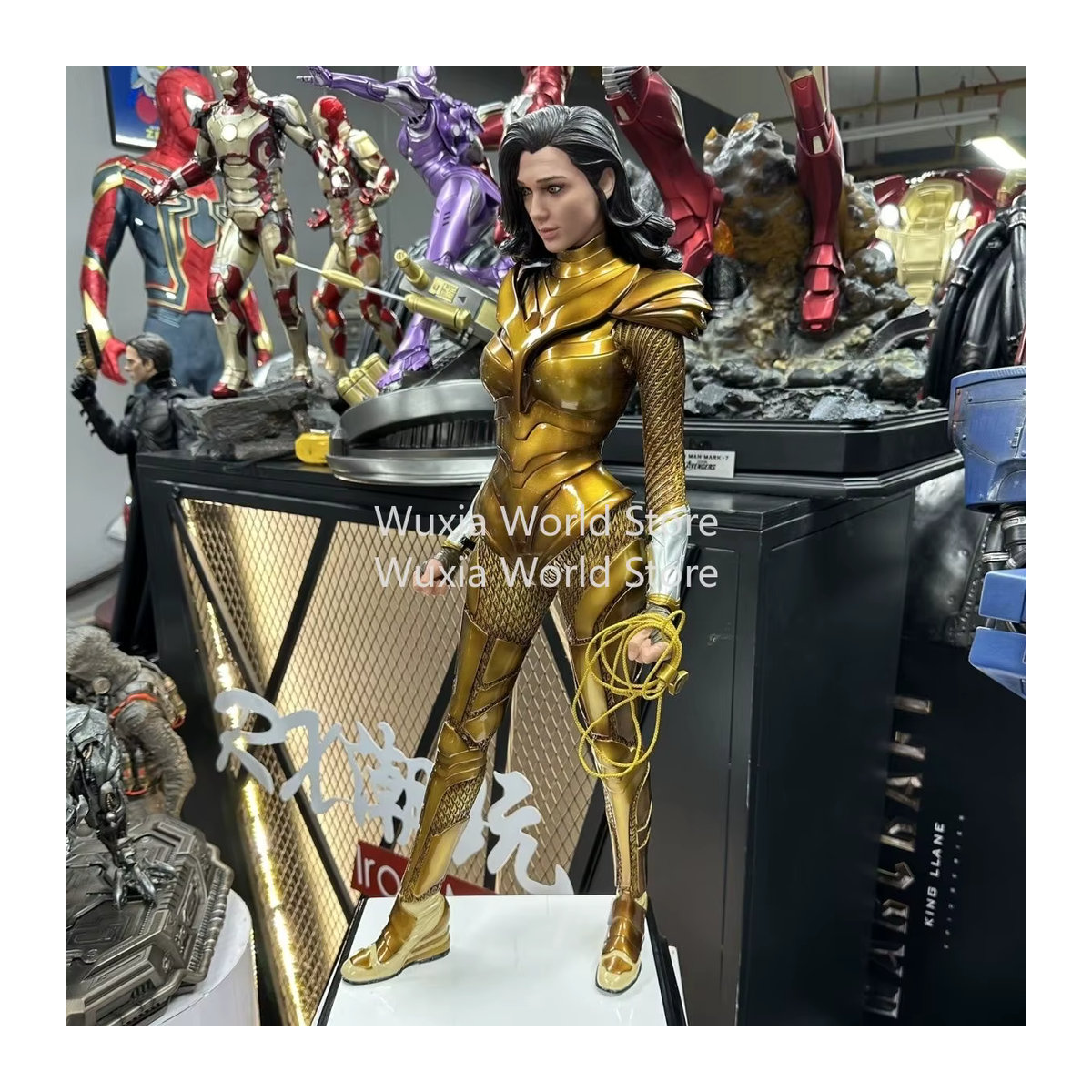 Bandai Wonder Woman Figur aus Kunstharz in Gold, 70 cm Höhe, Dekoratives Anime Desktop Ornament - Bild 1