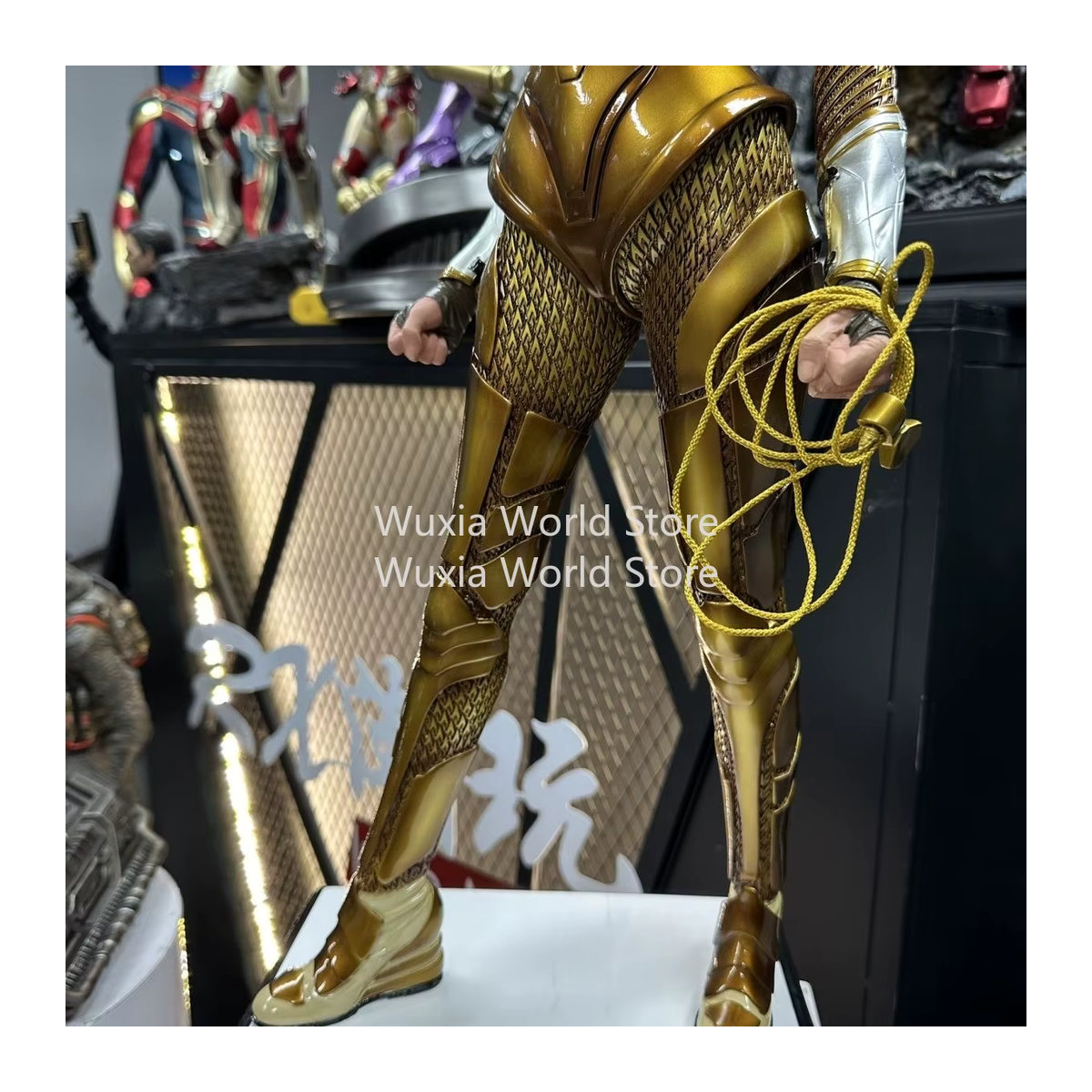 Bandai Wonder Woman Figur aus Kunstharz in Gold, 70 cm Höhe, Dekoratives Anime Desktop Ornament - Bild 5
