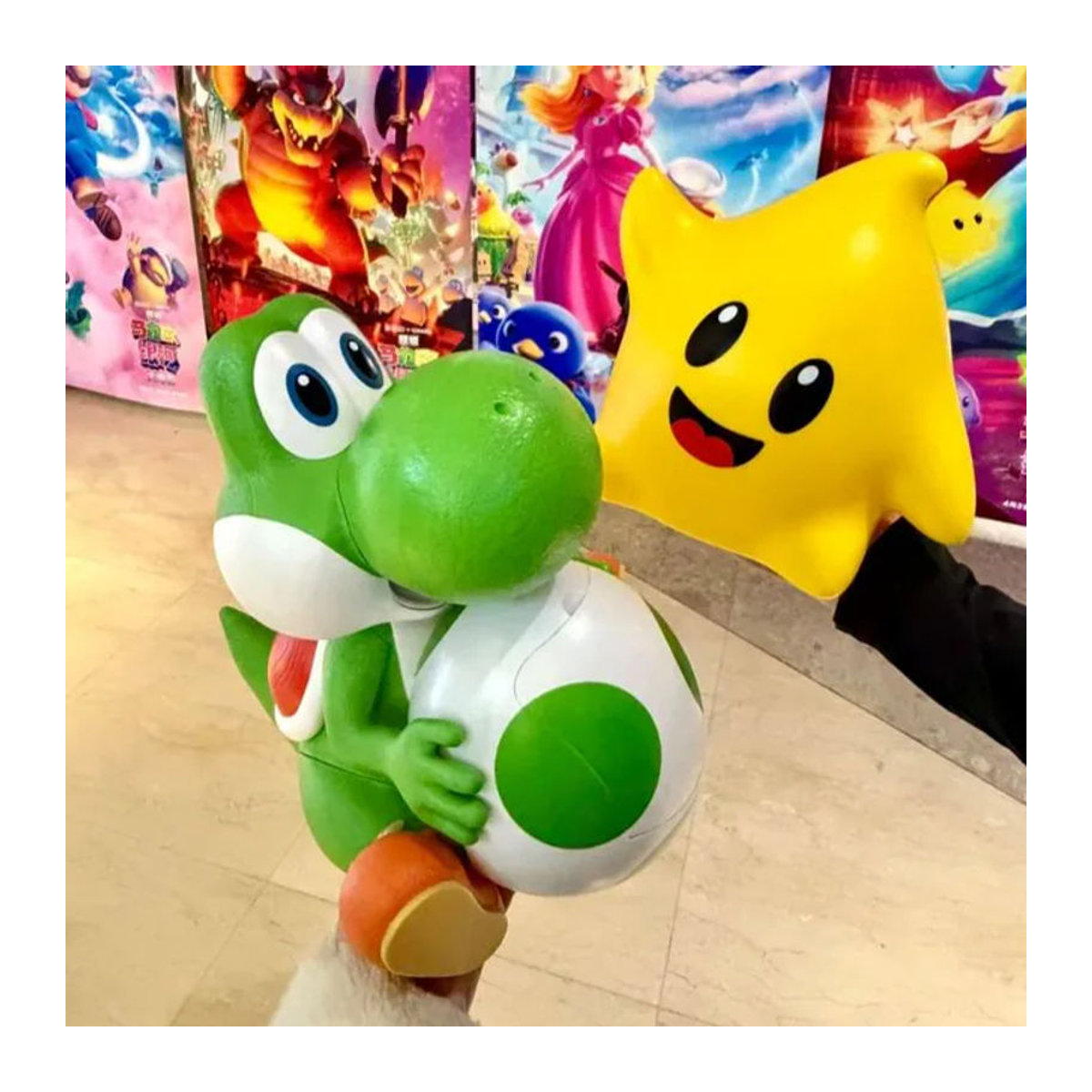 Bandai Yoshi Popcorn-Eimer Figur aus dem Mario Film als mehrfarbiges Desktop-Ornament aus Kunststoff - Bild 1