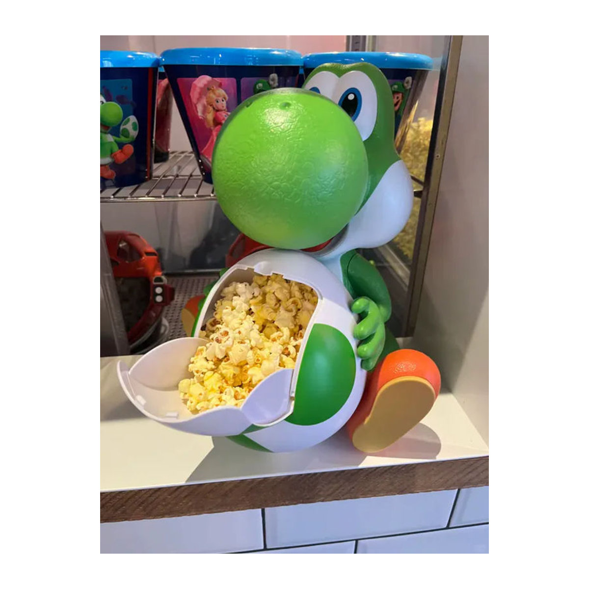 Bandai Yoshi Popcorn-Eimer Figur aus dem Mario Film als mehrfarbiges Desktop-Ornament aus Kunststoff - Bild 2