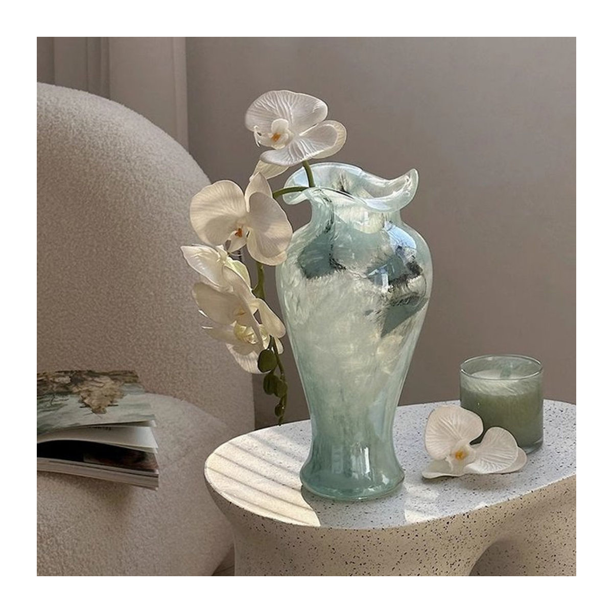 Bauchige Glasvase im antiken französischen Stil in Blau für Schnittblumen und Dekoration - Bild 1