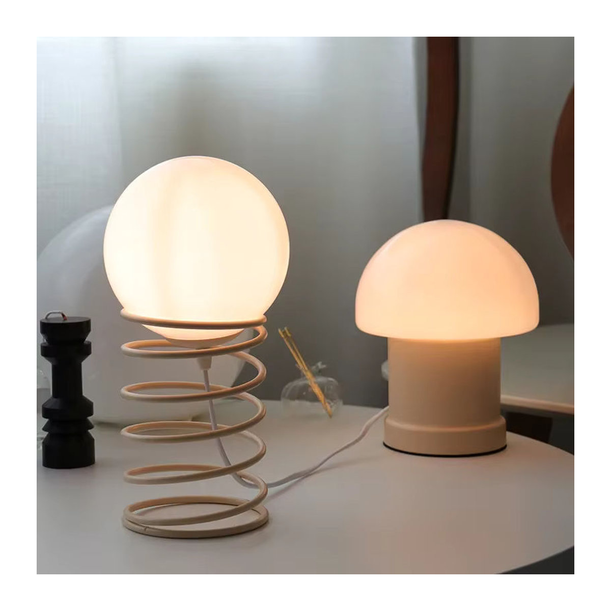 Bauhaus Frühlingsglas Tischlampe in Chrom und Glas im modernen minimalistischen Retro-Design - Bild 2