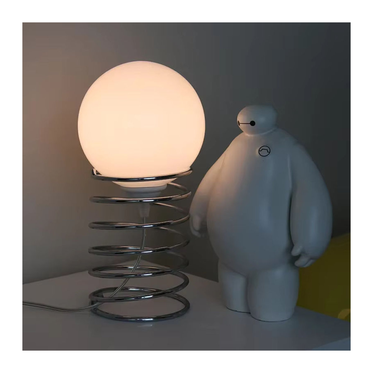 Bauhaus Frühlingsglas Tischlampe in Chrom und Glas im modernen minimalistischen Retro-Design - Bild 5