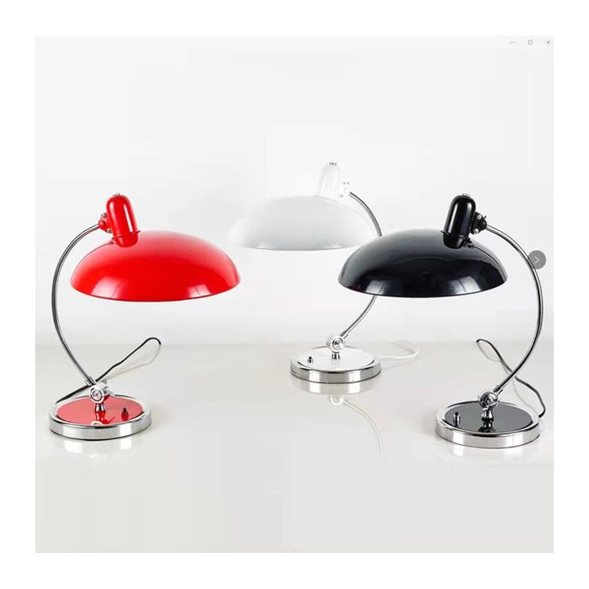 Bauhaus Moderne Tischlampe aus Metall in Rot für Wohnzimmer Schlafzimmer und Arbeitszimmer - Bild 1